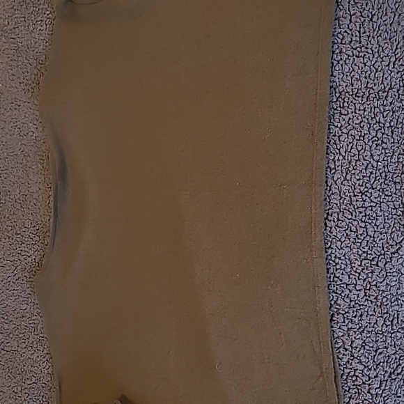 Dantelle Brown Short Sleeve Top with Gold Decal. - Picture 8 of 8